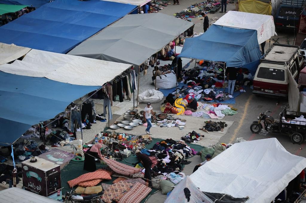 سوق البالة في النصيرات ملابس مستعملة 1.jpg