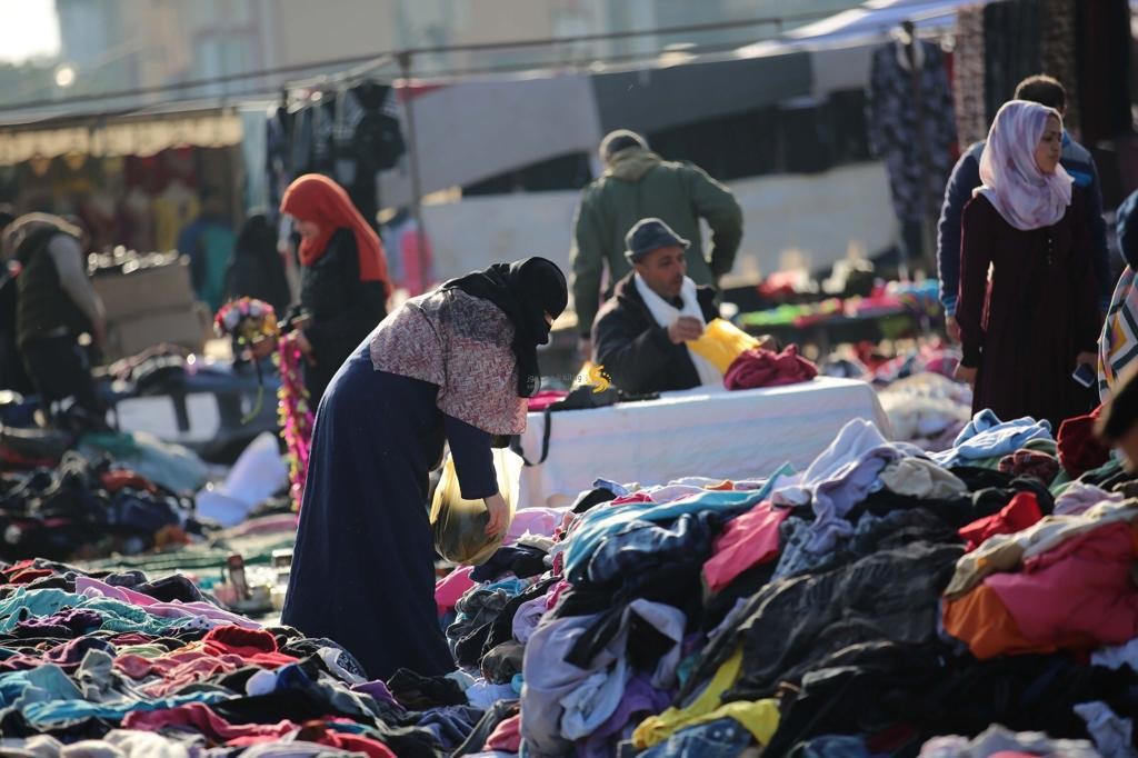 سوق البالة في النصيرات ملابس مستعملة 13.jpg