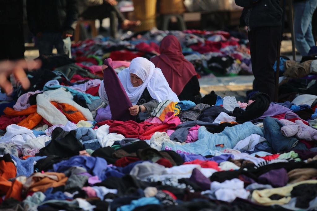 سوق البالة في النصيرات ملابس مستعملة 14.jpg