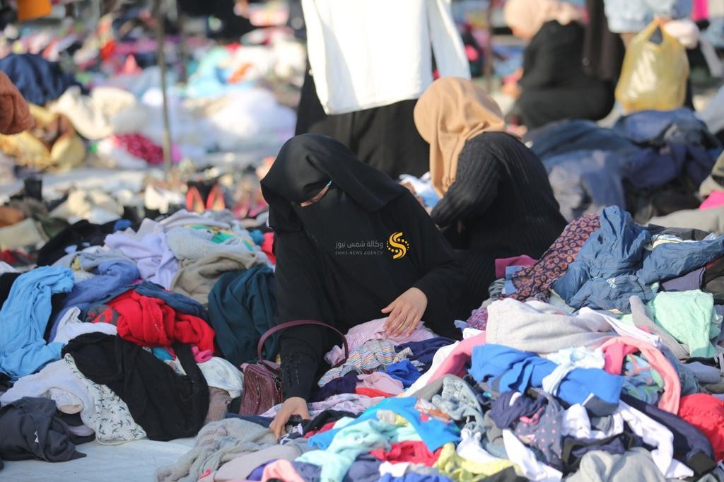 سوق البالة في النصيرات ملابس مستعملة 10.jpg