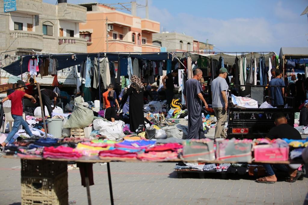 سوق البالة في النصيرات ملابس مستعملة.jpg