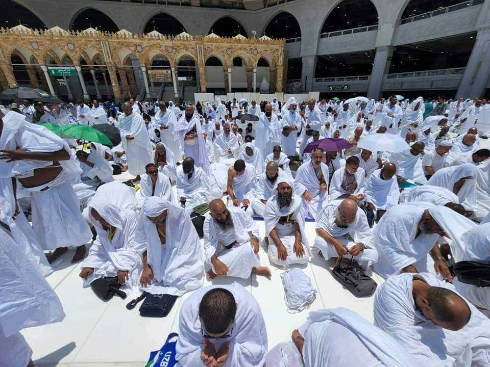 صلاة الجمعة في مكة المكرمة حجاج.jpg