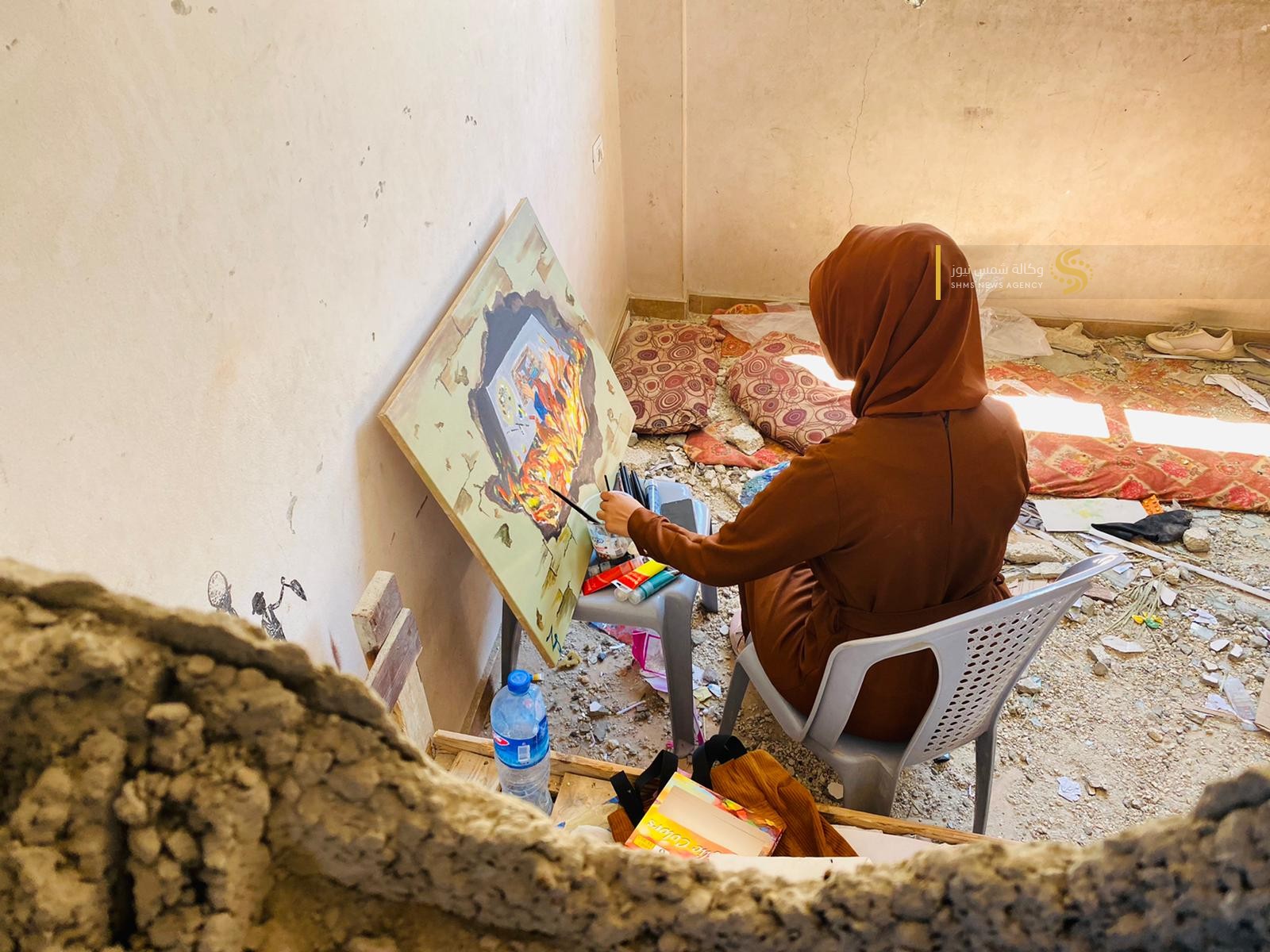 فنانون تشكيليون يوثقون حجم الجريمة الإسرائيلية في خانيونس 6.jfif