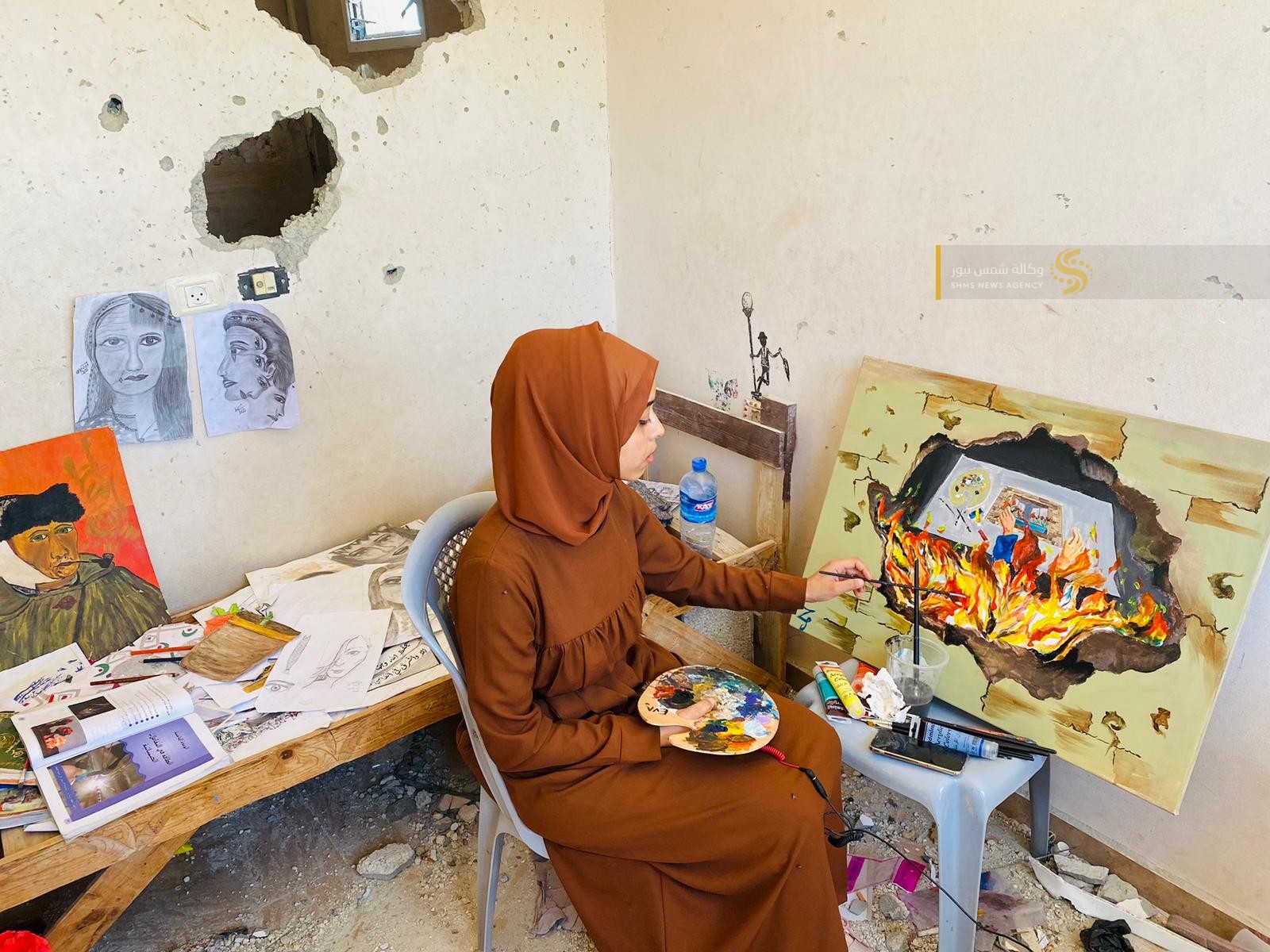 فنانون تشكيليون يوثقون حجم الجريمة الإسرائيلية في خانيونس 5.jfif