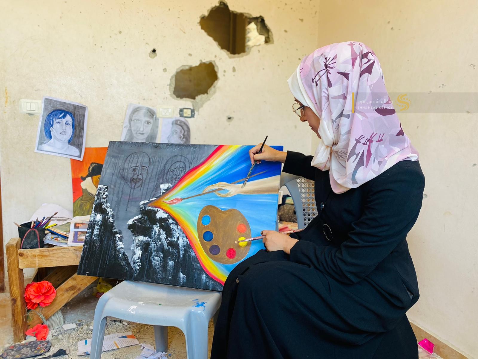 فنانون تشكيليون يوثقون حجم الجريمة الإسرائيلية في خانيونس 2.jfif