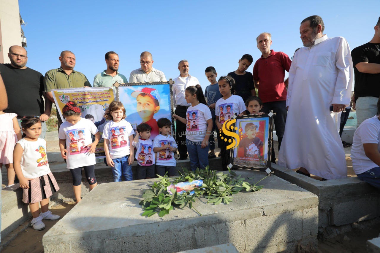 مجزرة عائلة نجم في مقبرة الفالوجا شمال فطاع غزة وقفة مع الشهداء الاطفال في غزة.jfif