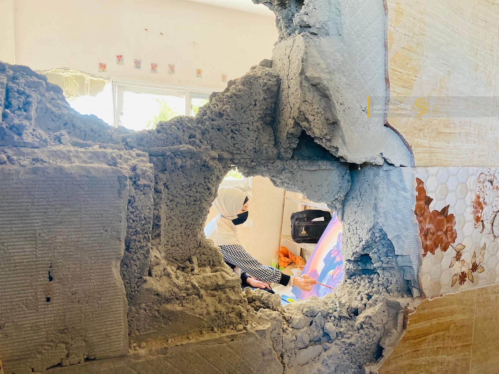 فنانون تشكيليون يوثقون حجم الجريمة الإسرائيلية في خانيونس 3.jfif