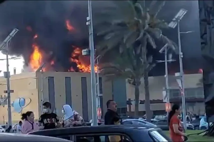 فيديو وصور حريق كارفور محرم بيك بالإسكندرية اليوم السبت  3.webp