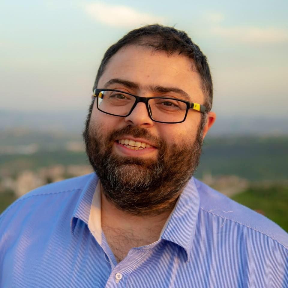 الصحافي نضال اغبارية.jpg