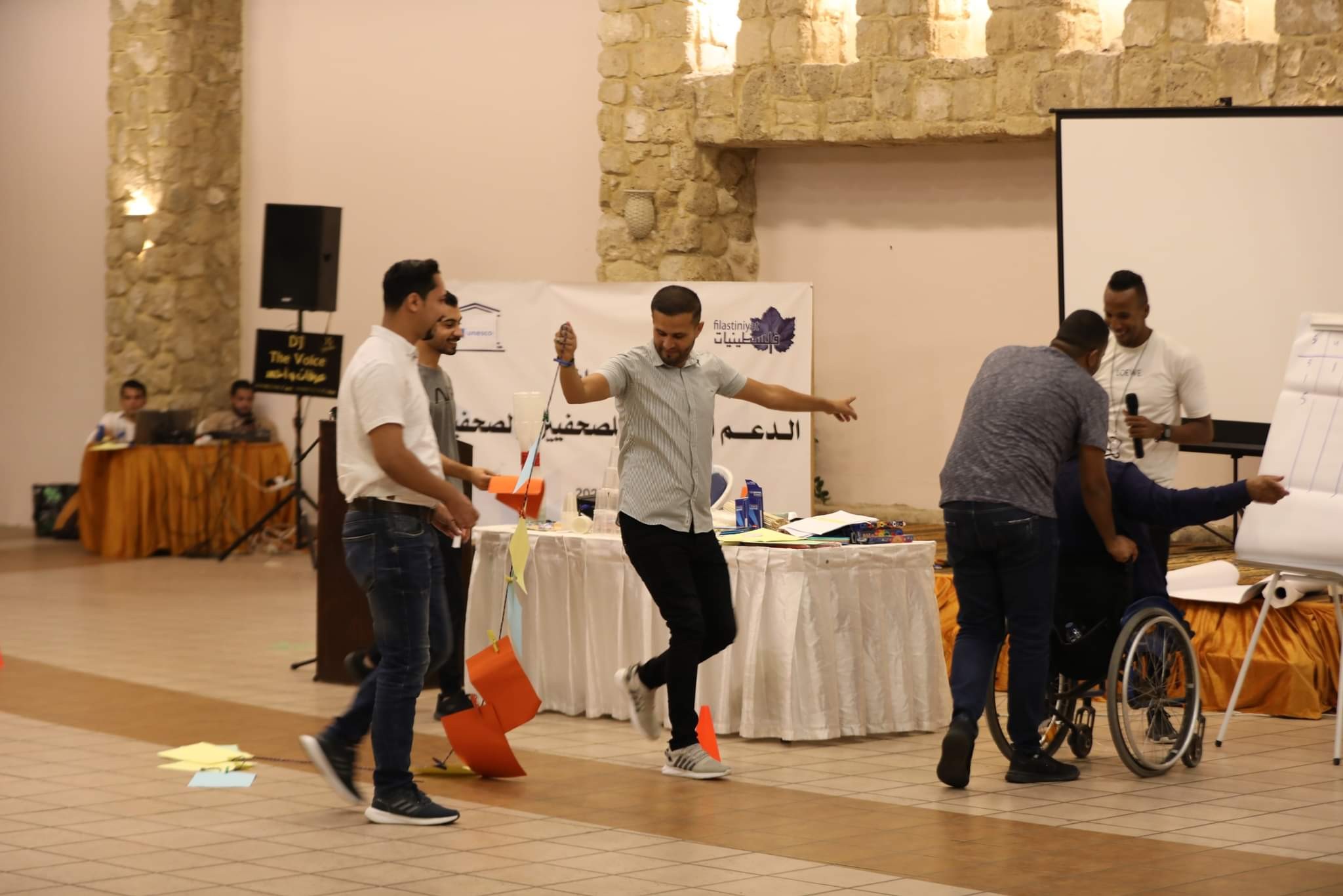 فلسطينيات تنفذ جلسات دعم نفسي للصحافيين في قطاع غزة.jfif