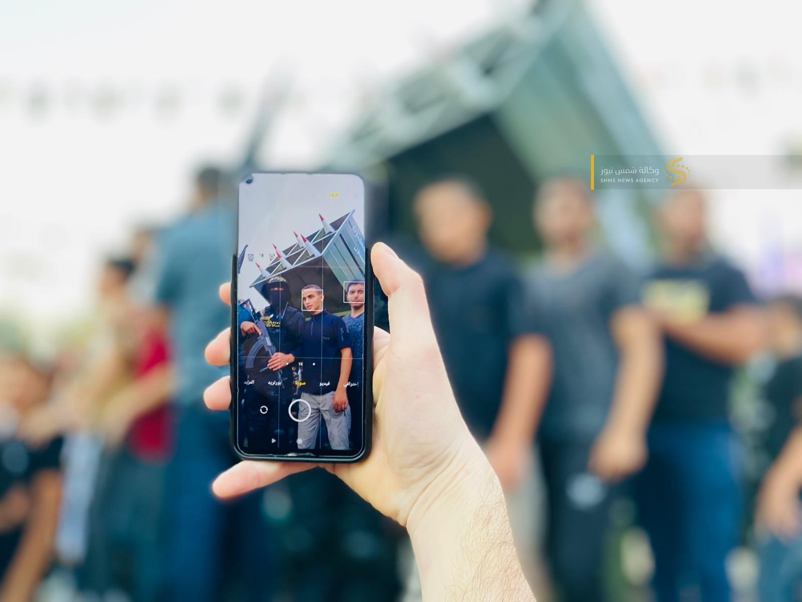 جماهير المقاومة تلتقط صور تذكارية مع راجمات سرايا القدس خلال مهرجان اتطلاقة حركة الجهاد الإسلامي  5.jfif