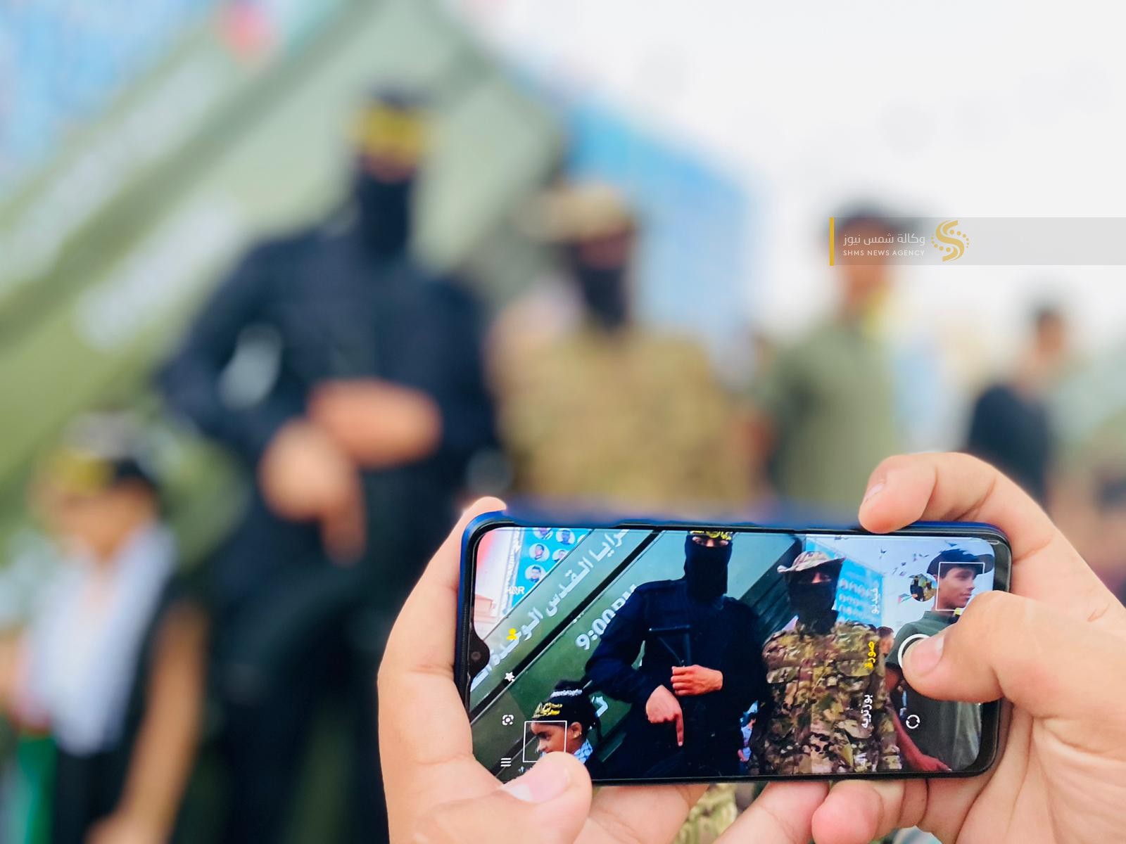 جماهير المقاومة تلتقط صور تذكارية مع راجمات سرايا القدس خلال مهرجان اتطلاقة حركة الجهاد الإسلامي  6.jfif