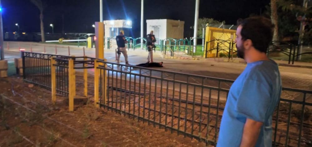 استشهاد المنفذ .. إصابة جندي اسرائيلي في عملية إطلاق نار في القدس.jfif