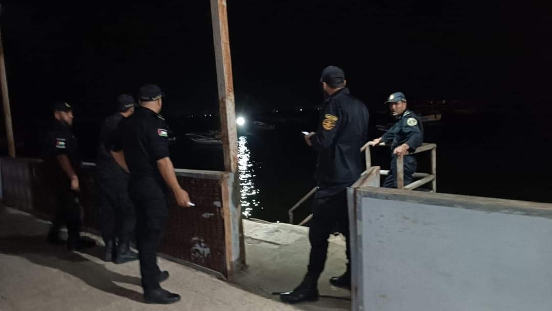 غرق مواطنين في ميناء غزة.jfif