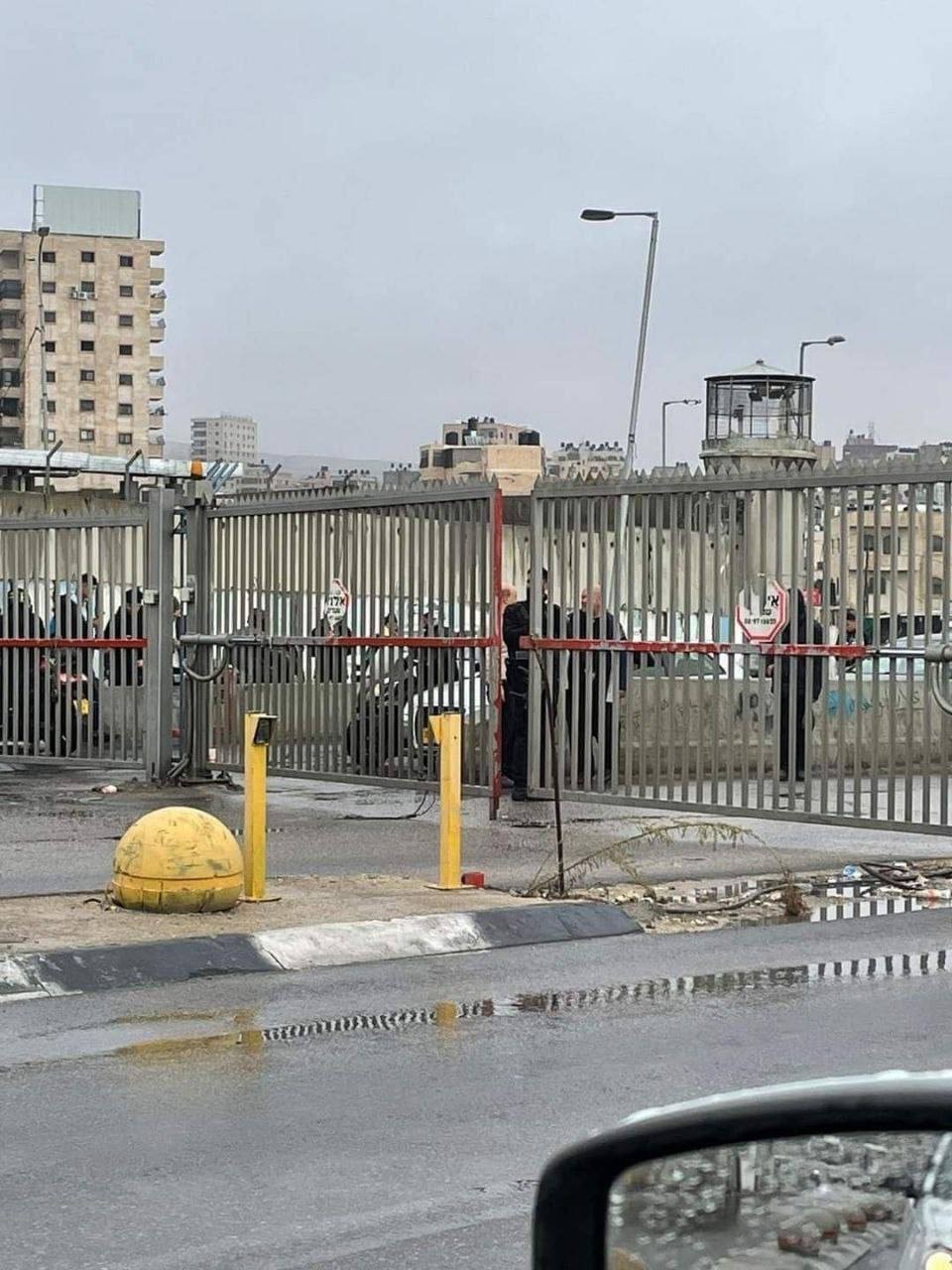 زحمة سير في غزة بسبب الأمطار.jfif