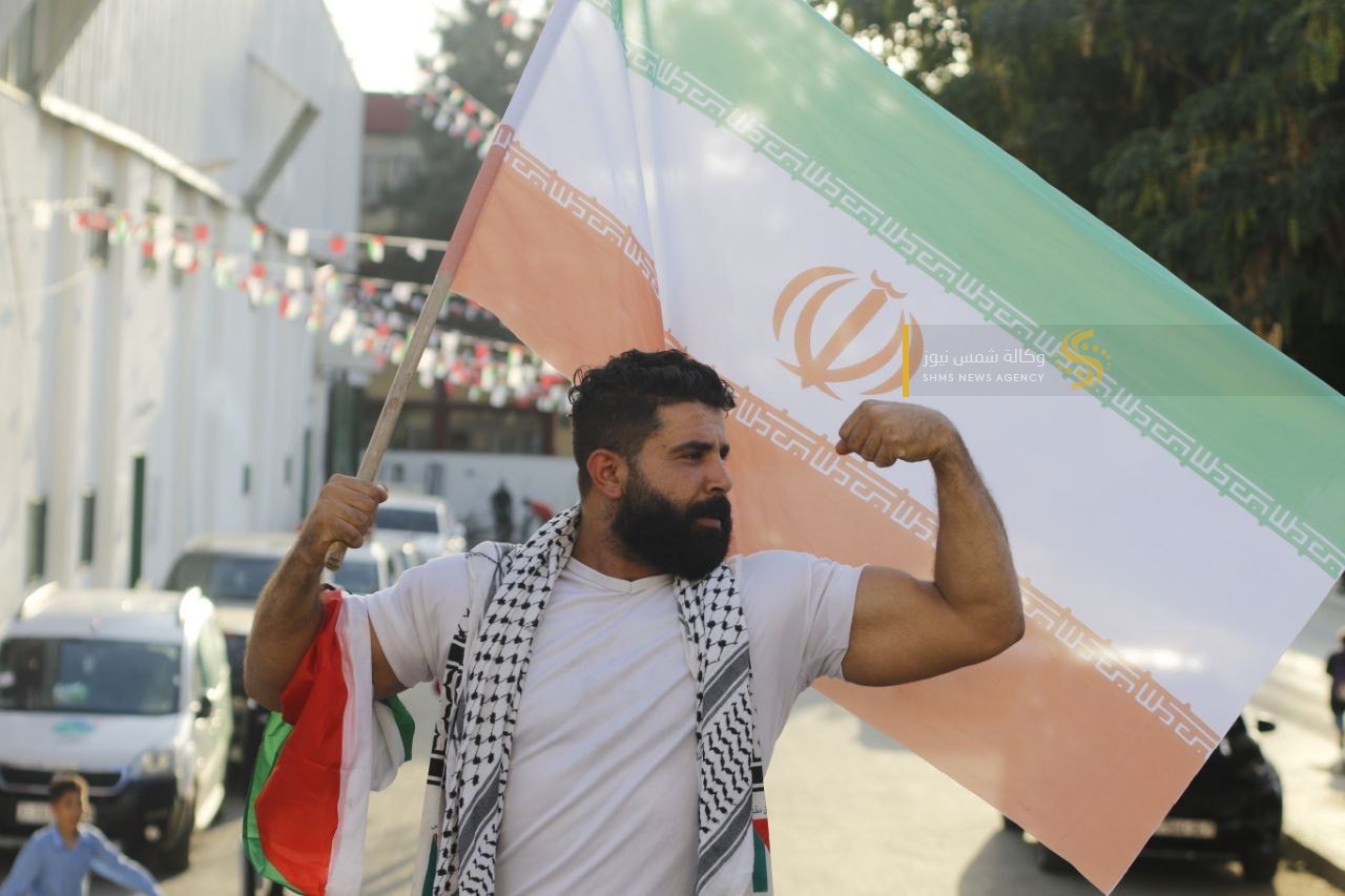 جماهير فلسطينية في غزة تشجع منتخب ايران في كأس العالم 6.jpg