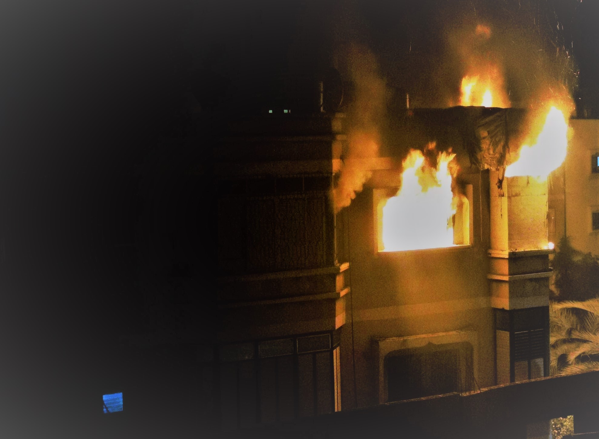 صور حريق منزل ماهر أبو ريا في جباليا.jpg