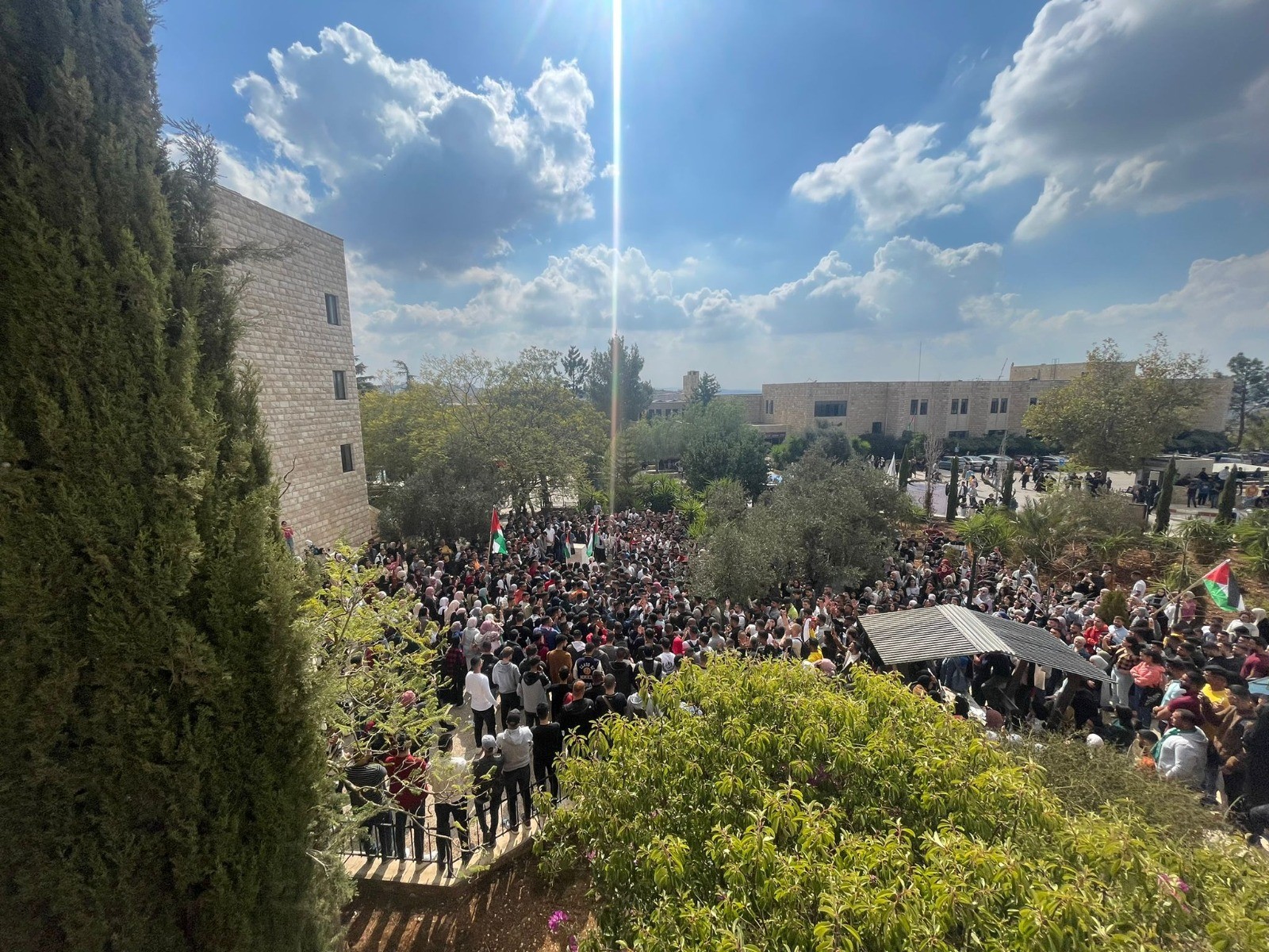 طلبة جامعة بيرزيت 3.jfif