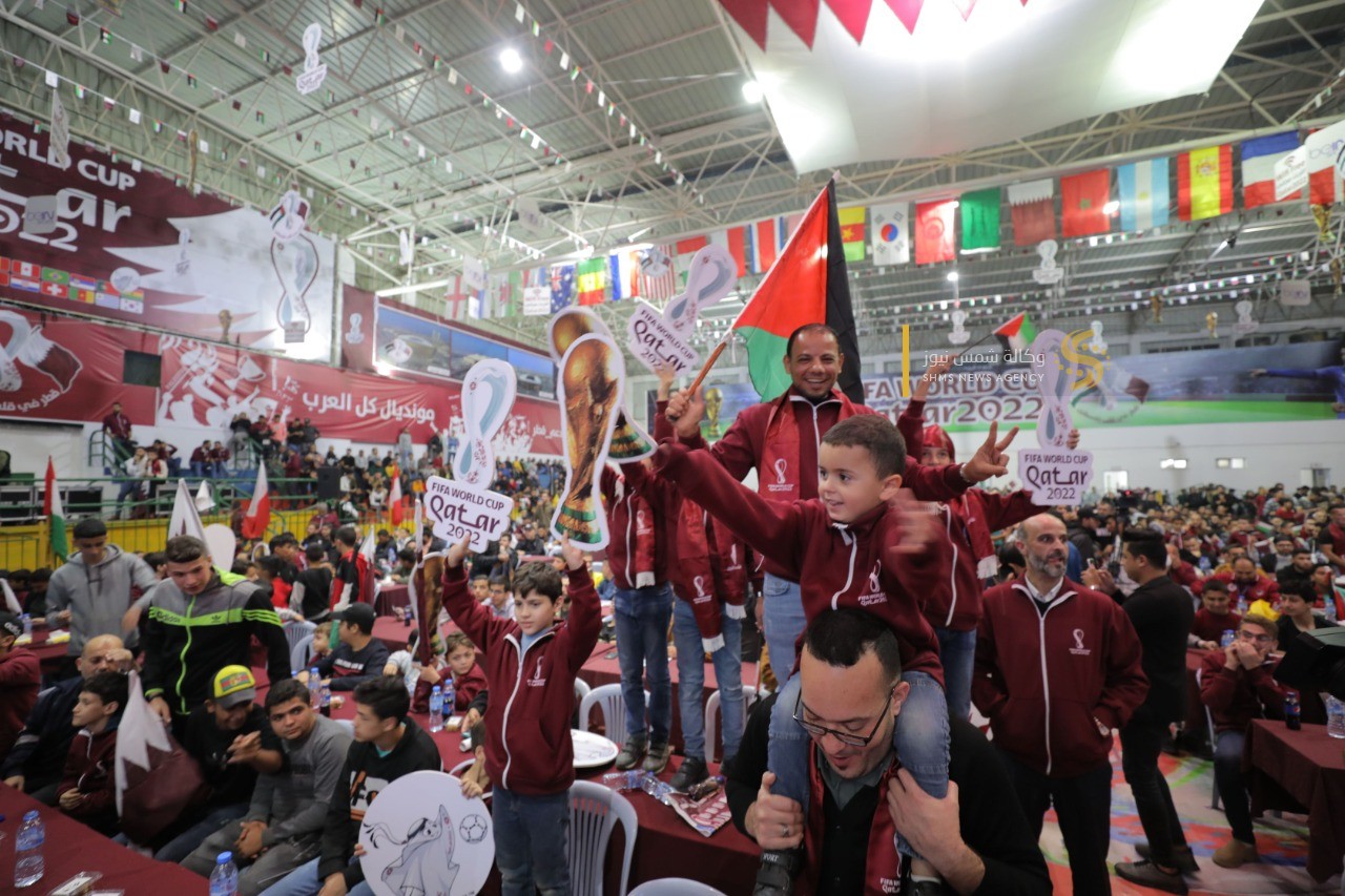 جماهير غزة تستمتع بمشاهدة كأس العالم في غزة 14.jpg