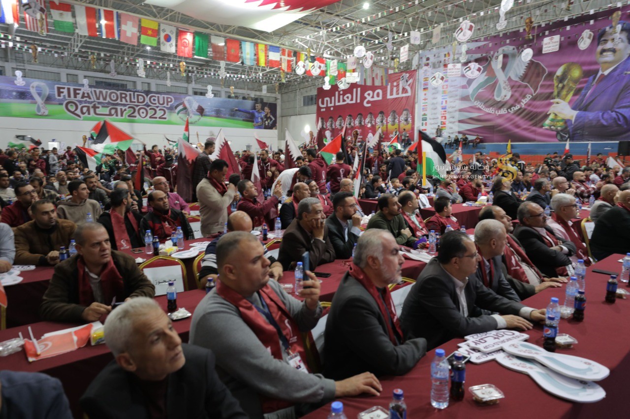 جماهير غزة تستمتع بمشاهدة كأس العالم في غزة 8.jpg