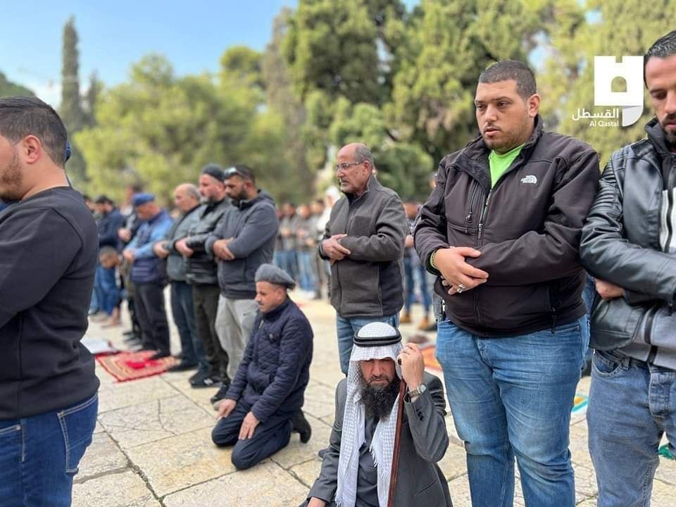 صلاة الجمعة في الأقصى.jpeg