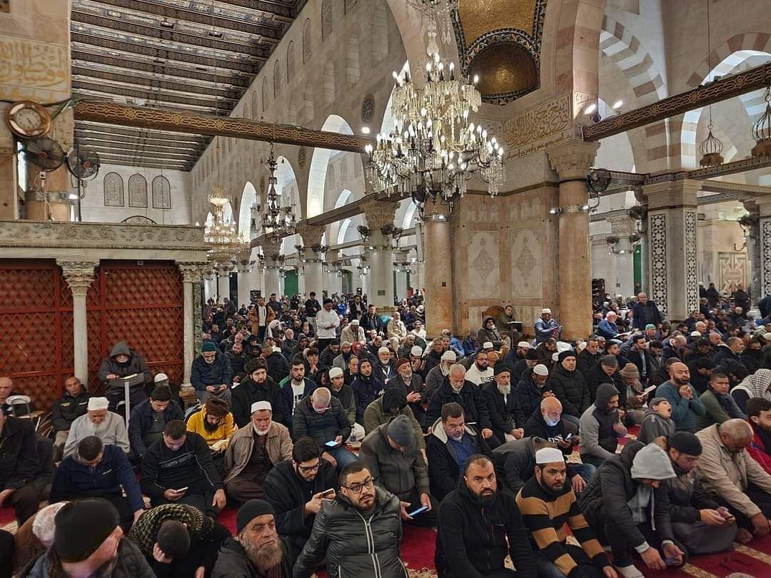 صلاة الفجر في الأقصى 1.jpg