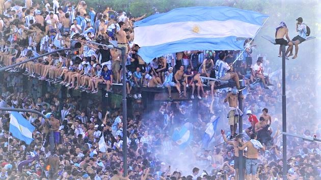 احتفالات لاعبي منتخب الارجنتين بفوزهم ببطولة كاس العالم.jpg