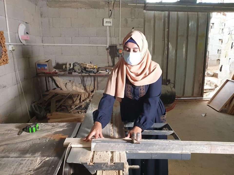 صور الشابة الفلسطينية تحرير أبو شاب.jpg