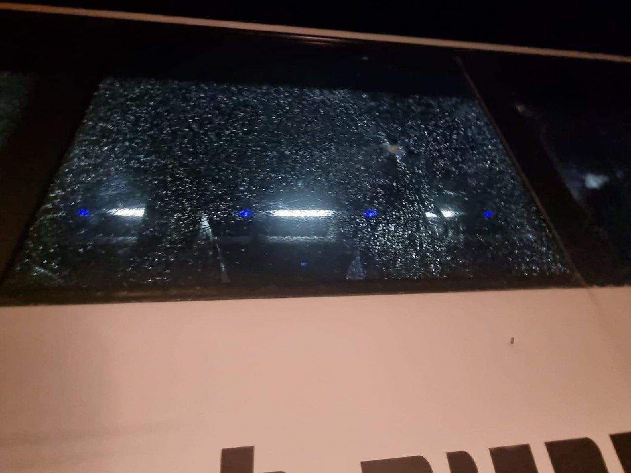 اصابة حافلة للمستوطنين بالرصاص في جنين.jpg