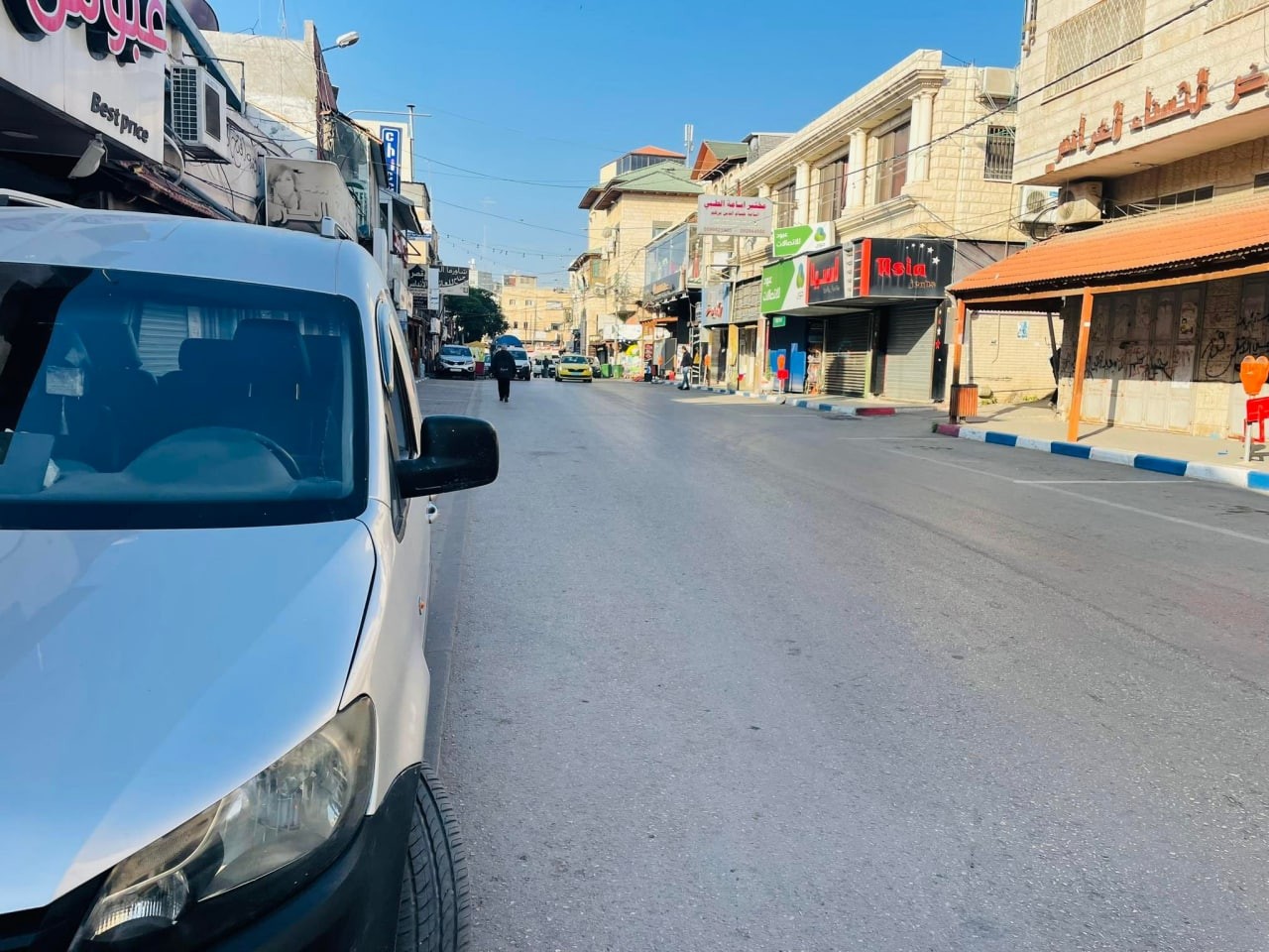 اضراب شامل في الضفة.jpg