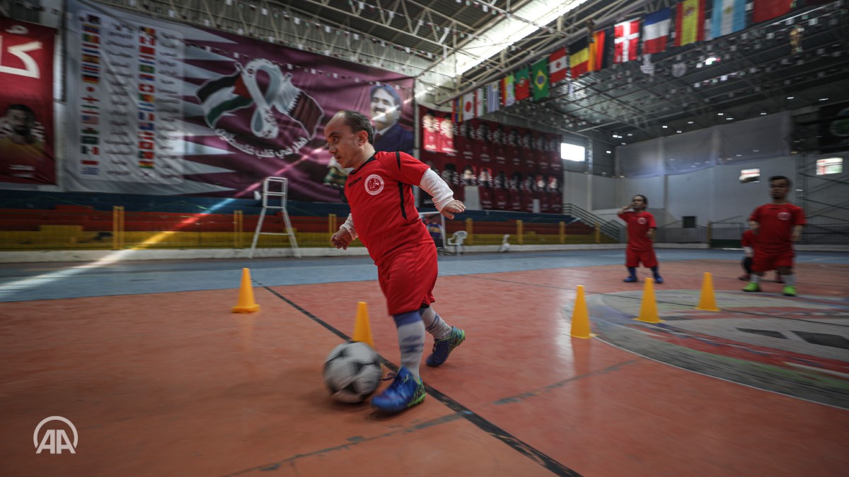 فريق قصار القامة لكرة القدم.jpg