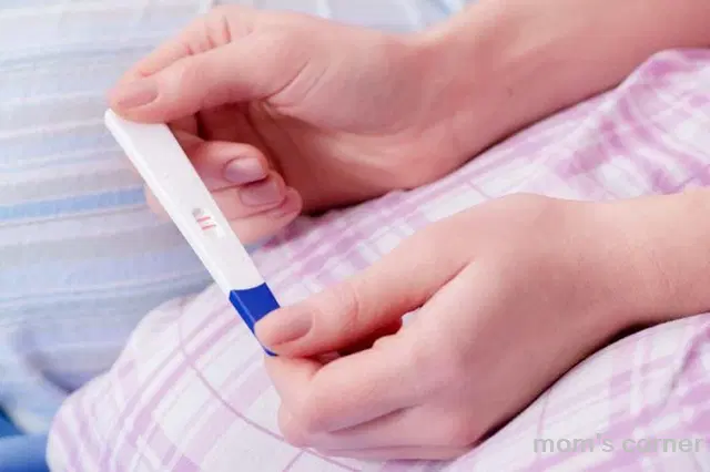 الفرق  بين أعراض الحمل وأعراض الدورة الشهرية (2).webp
