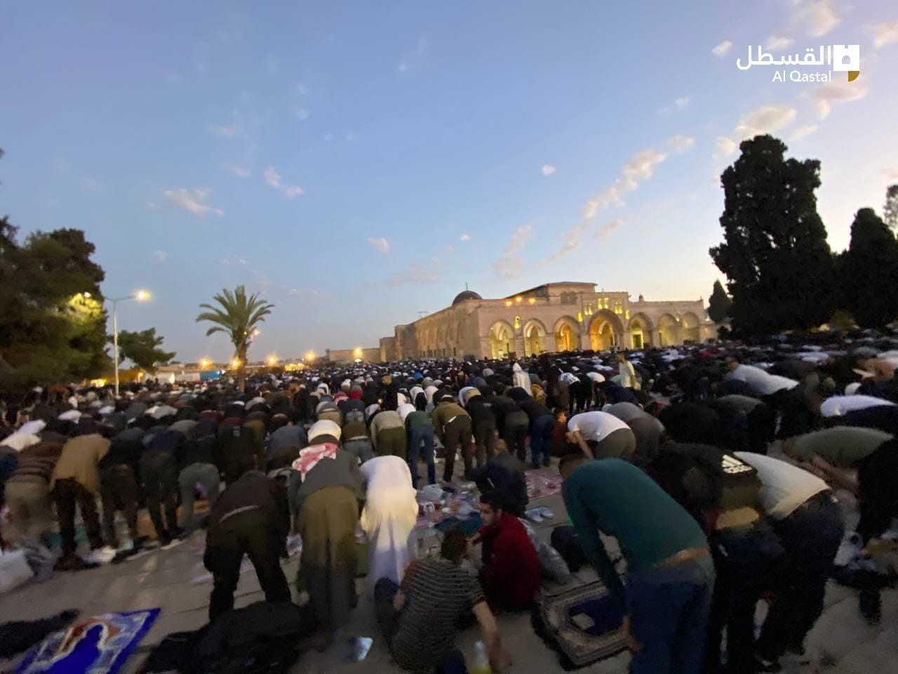 فلسطينيون يستعدون لإحياء ليلة القدر 2023 في الأقصى.jpg