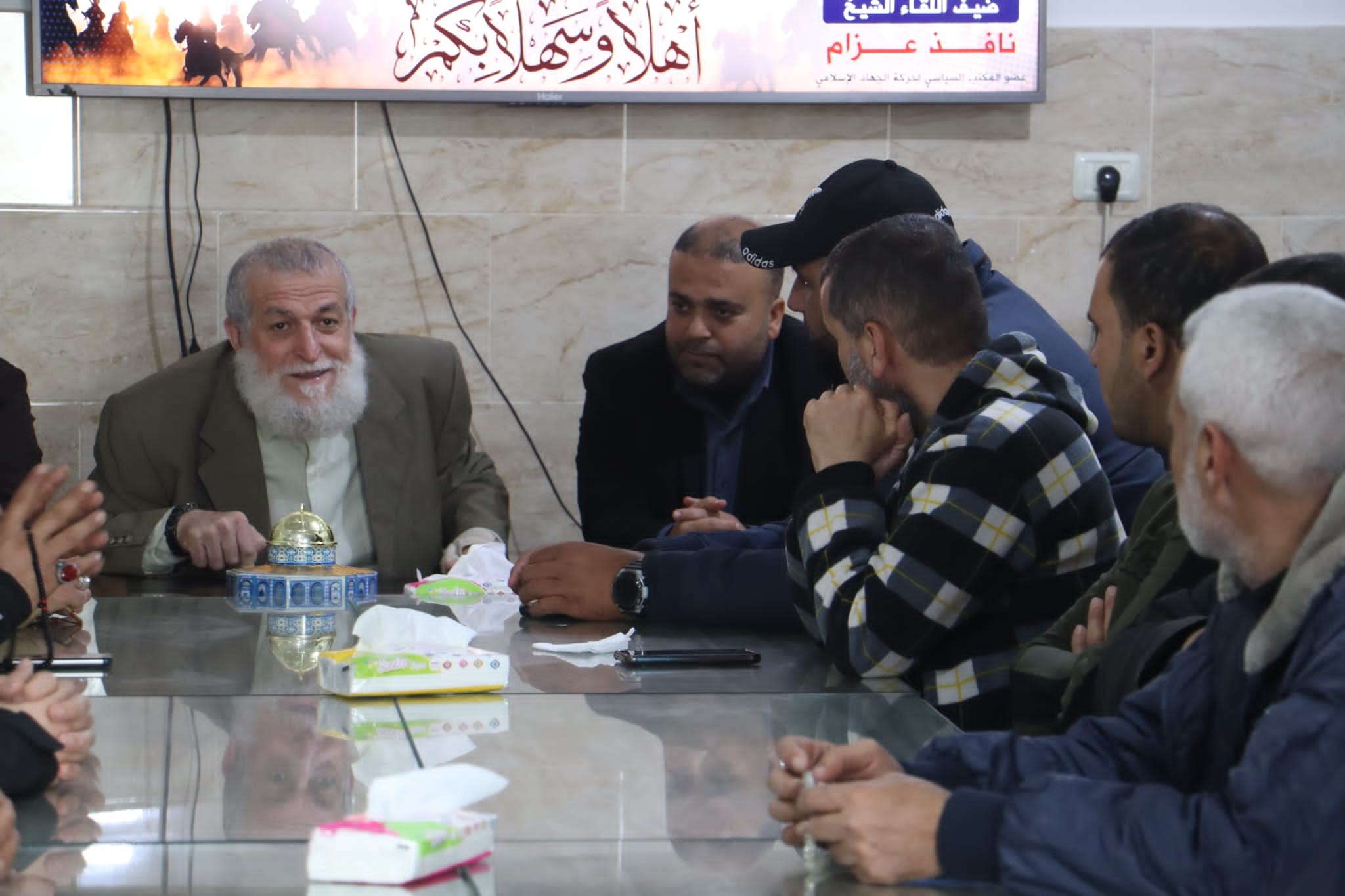الشيخ نافذ عزام في اقليم غزة.jpg