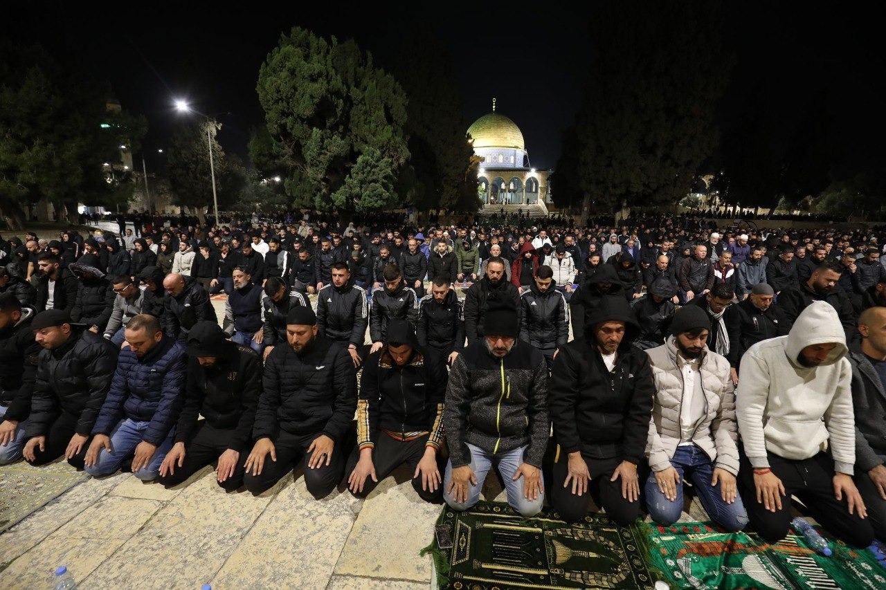 الصلاة في المسجد الأقصى 4.jpg