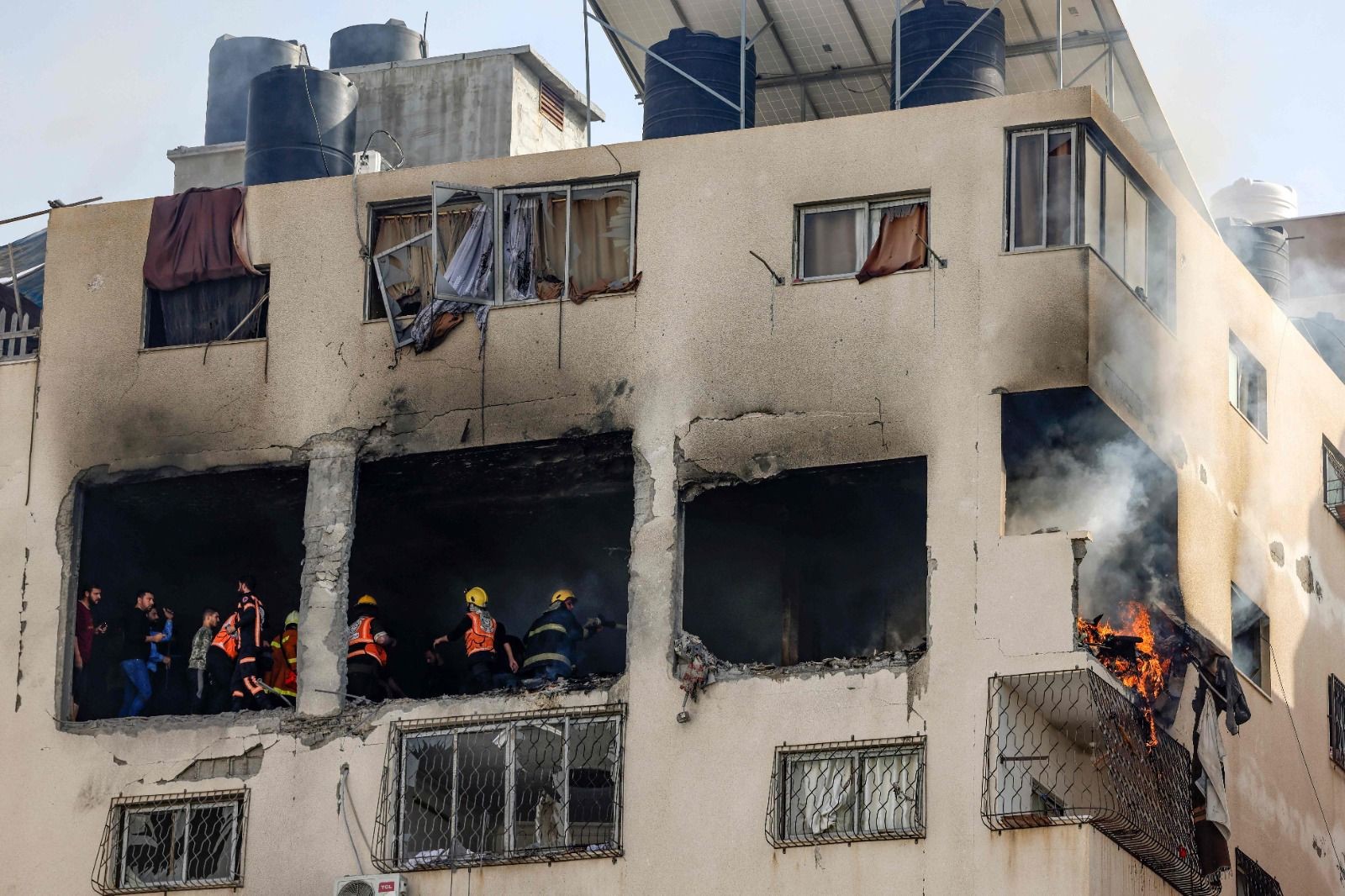قصف إسرائيلي على شقة سكنية في حي النصر بغزة  1.jpg