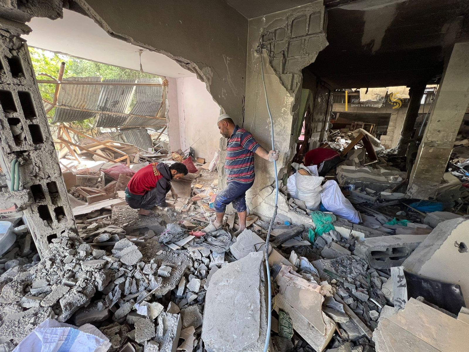 آثار الدمار في منزل عائلة ياسين في حي الزيتون شرق غزة 13.jpg