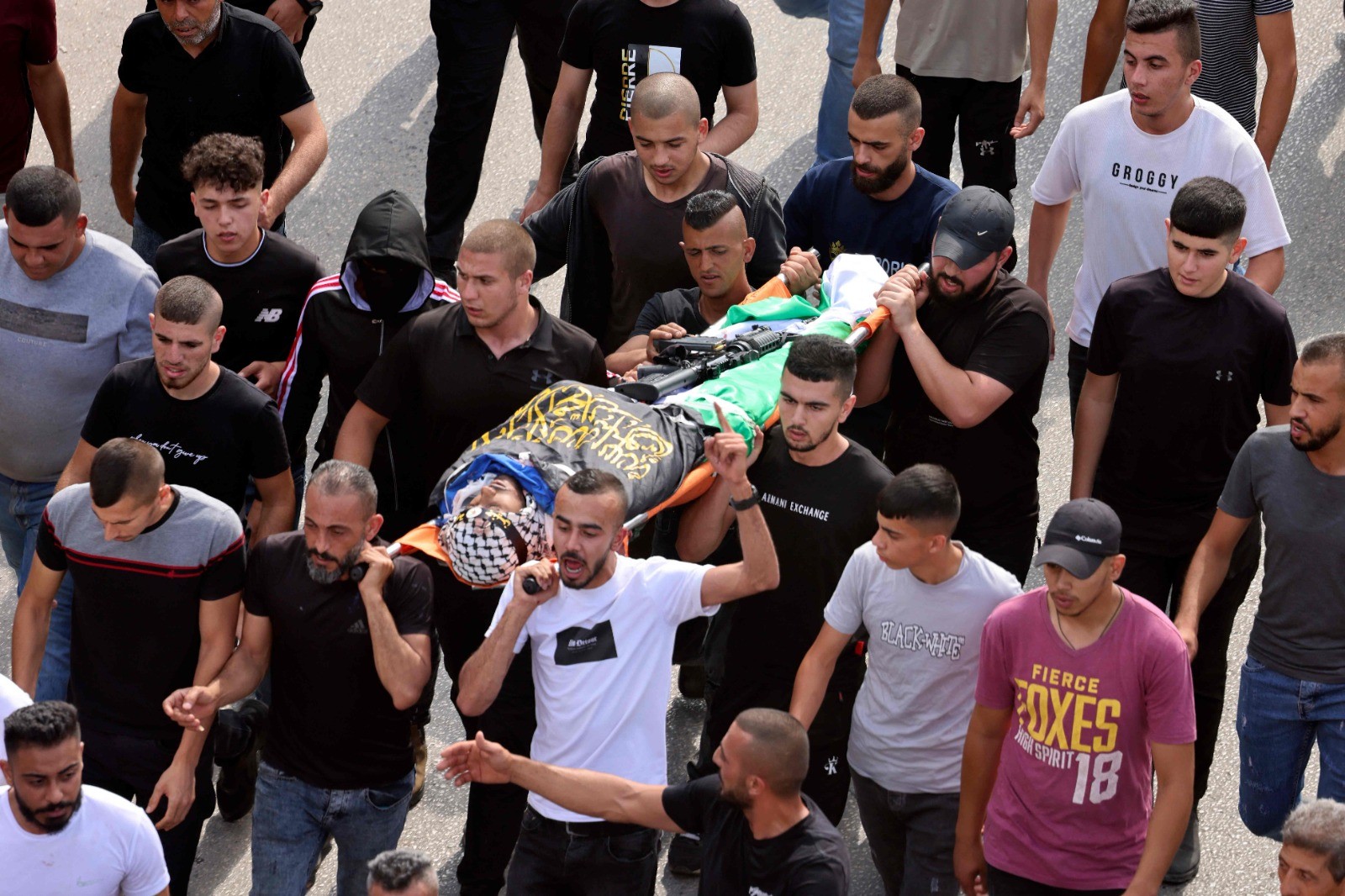 جماهير غفيرة تشيع شهداء جنين.jpg