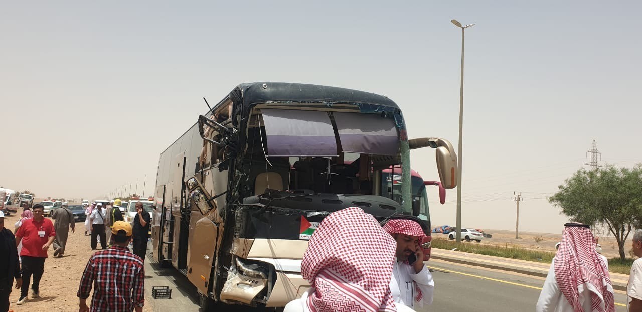 حادث سير في حافلة حجاج فلسطين في السعودية 2.jpg