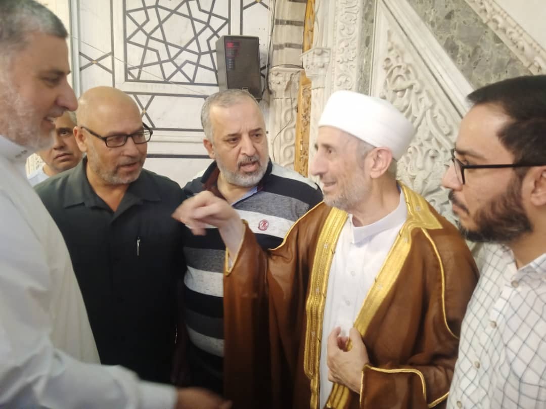 وفد من المكتب السياسي للجهاد يلتقي بالدكتور البوطي في المسجد الأموي عقب خطبة الجمعة.jfif