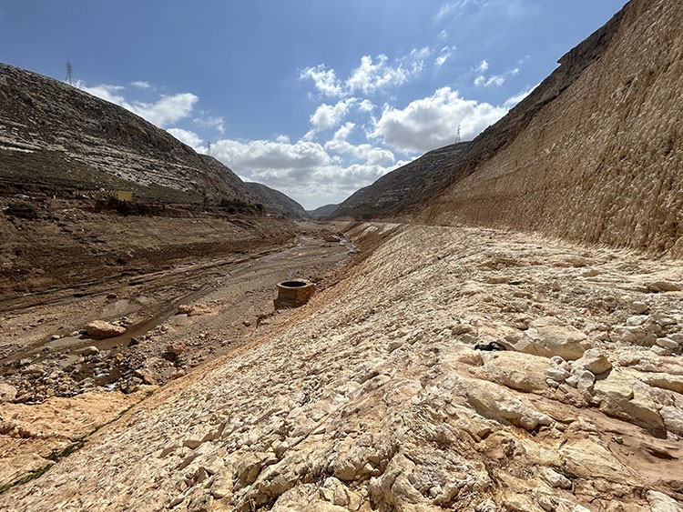 دمار سد البلاد في درنة الليبية.jpg