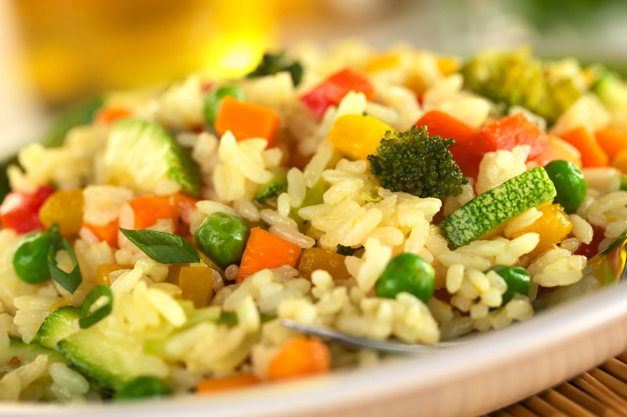 أكلات للمغتربين عمل أرز بالخضروات.webp