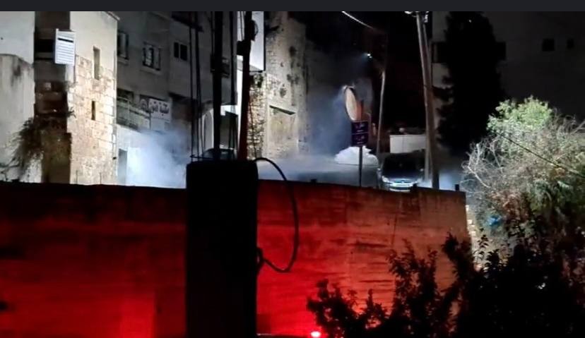 اقتحام جنوب نابلس - قوات الاحتلال تقتحم مدن الضفة قنابل الغاز.jpg