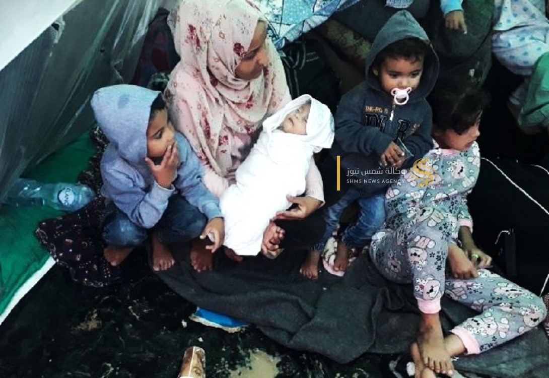 معاناة شديدة للنازحين من نيران الحرب في أول أمطار موسم الشتاء في غزة 5.jpg