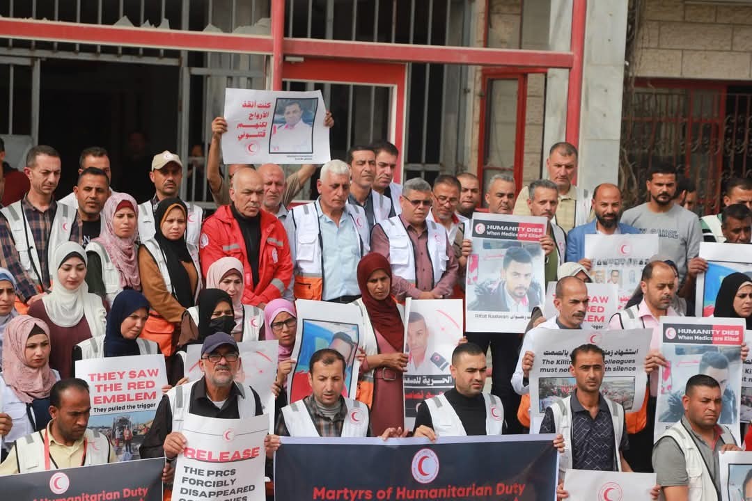 وقفة للهلال الأحمر الفلسطيني في غزة 1.jpg