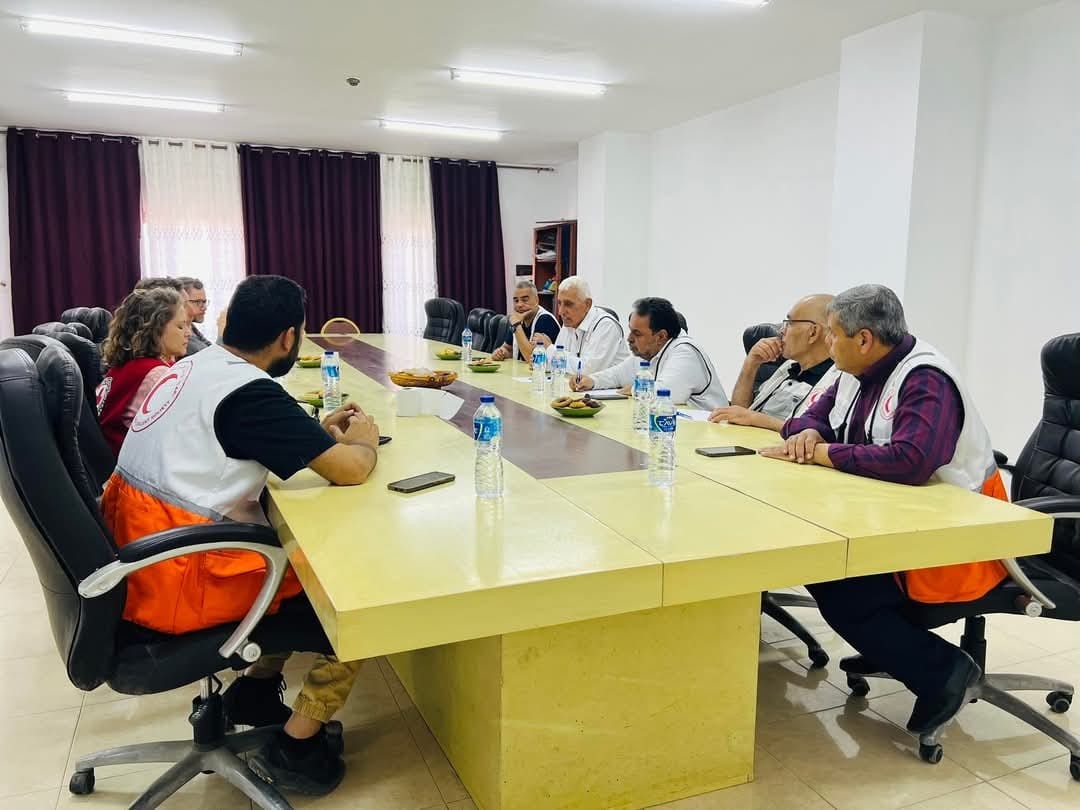 مدير الصليب الأحمر جوليان ليرسون يزور جمعية الهلال الأحمر الفلسطيني في غزة 4.jfif