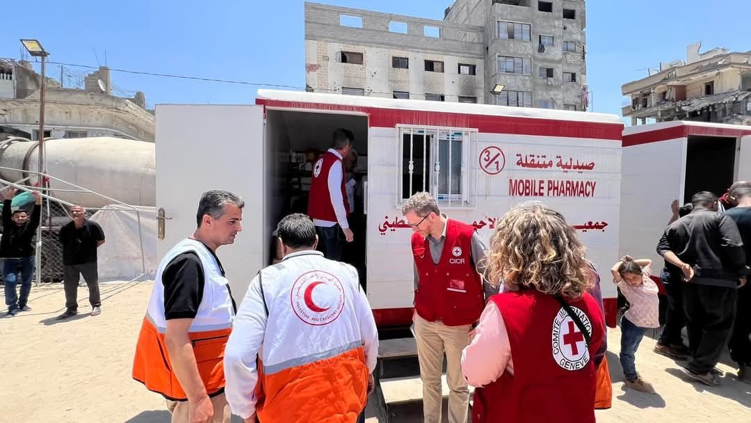 مدير الصليب الأحمر جوليان ليرسون يزور جمعية الهلال الأحمر الفلسطيني في غزة 9.jfif