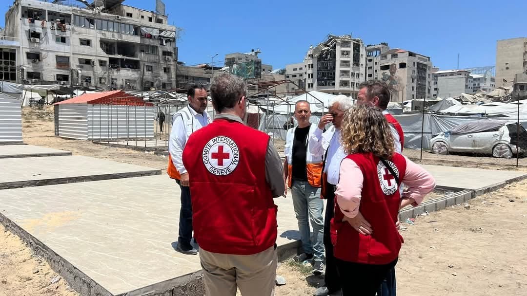 مدير الصليب الأحمر جوليان ليرسون يزور جمعية الهلال الأحمر الفلسطيني في غزة 8.jfif