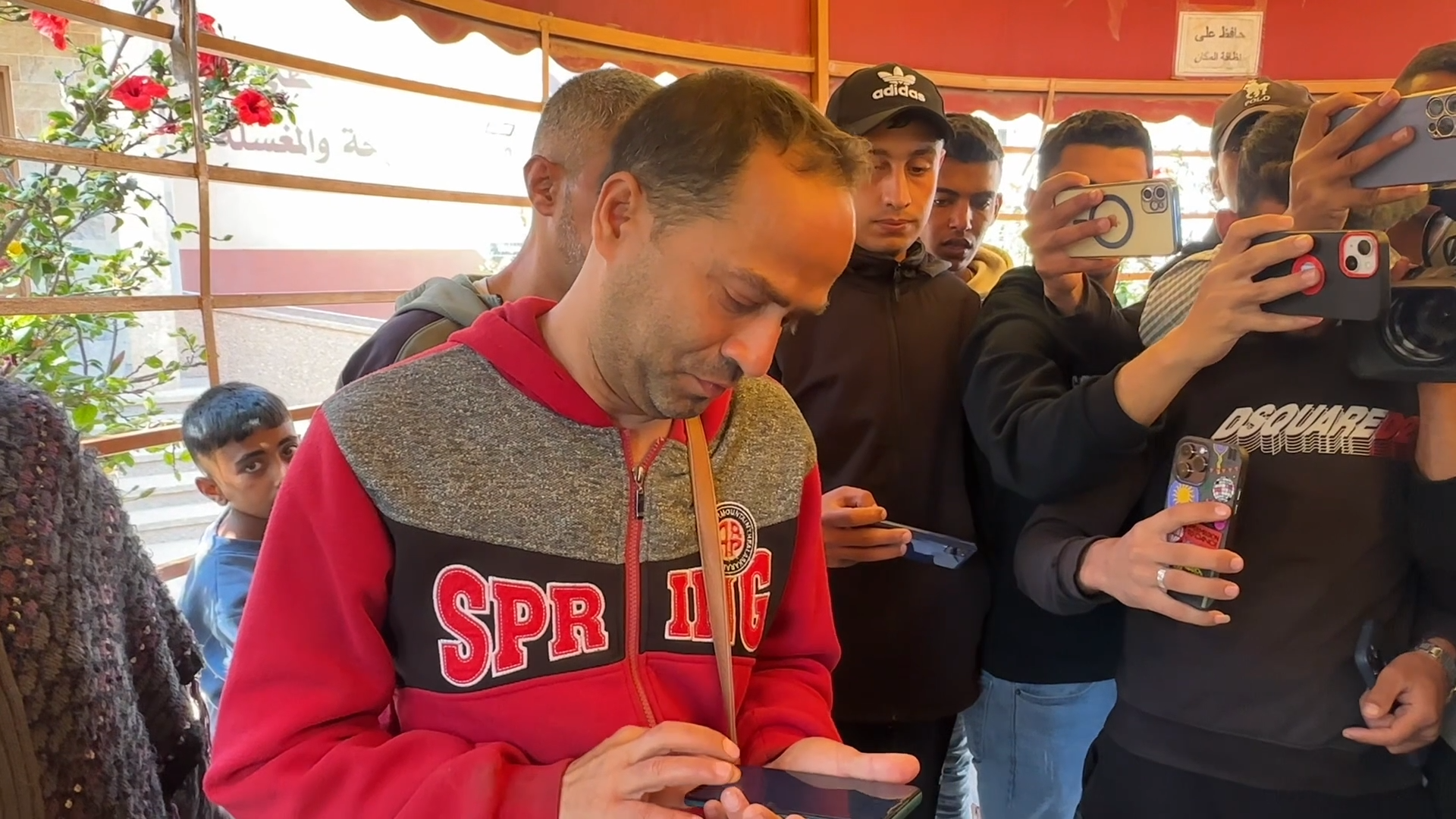 والد الطفلة مسك عليان.png