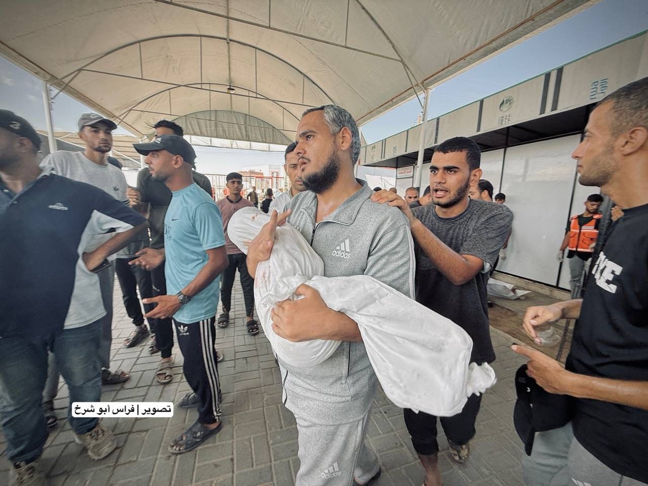 نجل الزميل صلاح.jpg